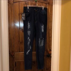 NWT SIZE 2X Fashion Nova Ripped Jeans!